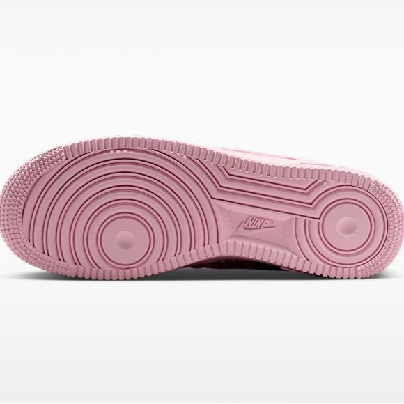 New Authentic Nike Air Force 1'07 Low Valentine's Day Heart Women Size 7
Pink - Picture 7 of 7